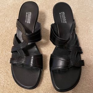 Black wedge Munro sandals-perfect for Summer!